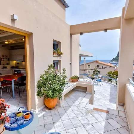 Modern Flat With Panoramic Sea View