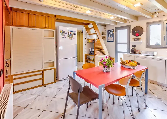 דירה Modern Flat With Panoramic Sea View מונמבאסיה