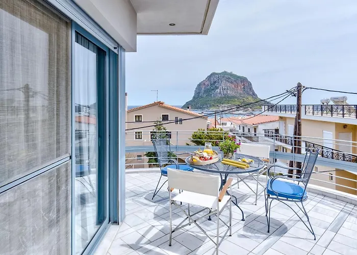 Modern Flat With Panoramic Sea View מונמבאסיה