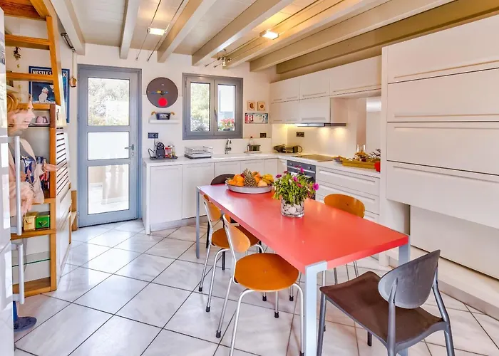 Modern Flat With Panoramic Sea View דירה